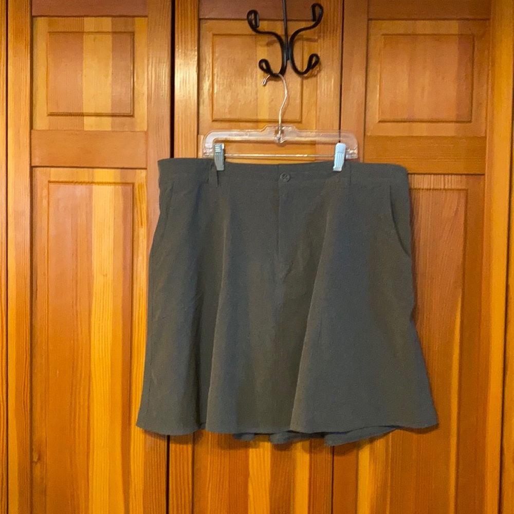 Eddie Bauer Women’s Skort Size 14 brand new